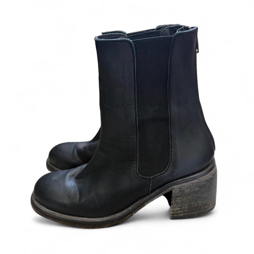 Free People Leather Chelsea Boot with Stacked Heel in faded black - Size 6